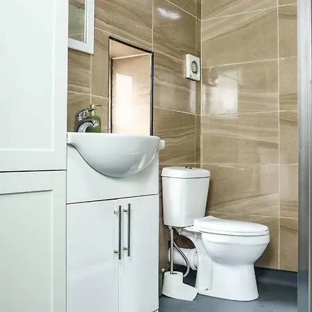 Fully Equipped 2 Bed Flat In Bradford - Sleeps 4 * Bradford (West Yorkshire)
