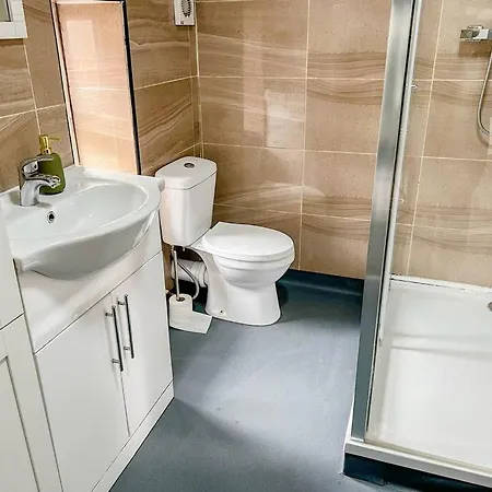 Fully Equipped 2 Bed Flat In Bradford - Sleeps 4 Apartment *