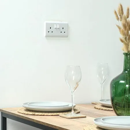 Apartment Fully Equipped 2 Bed Flat In Bradford - Sleeps 4