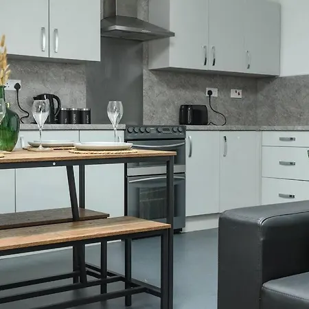 Apartment Fully Equipped 2 Bed Flat In Bradford - Sleeps 4 *